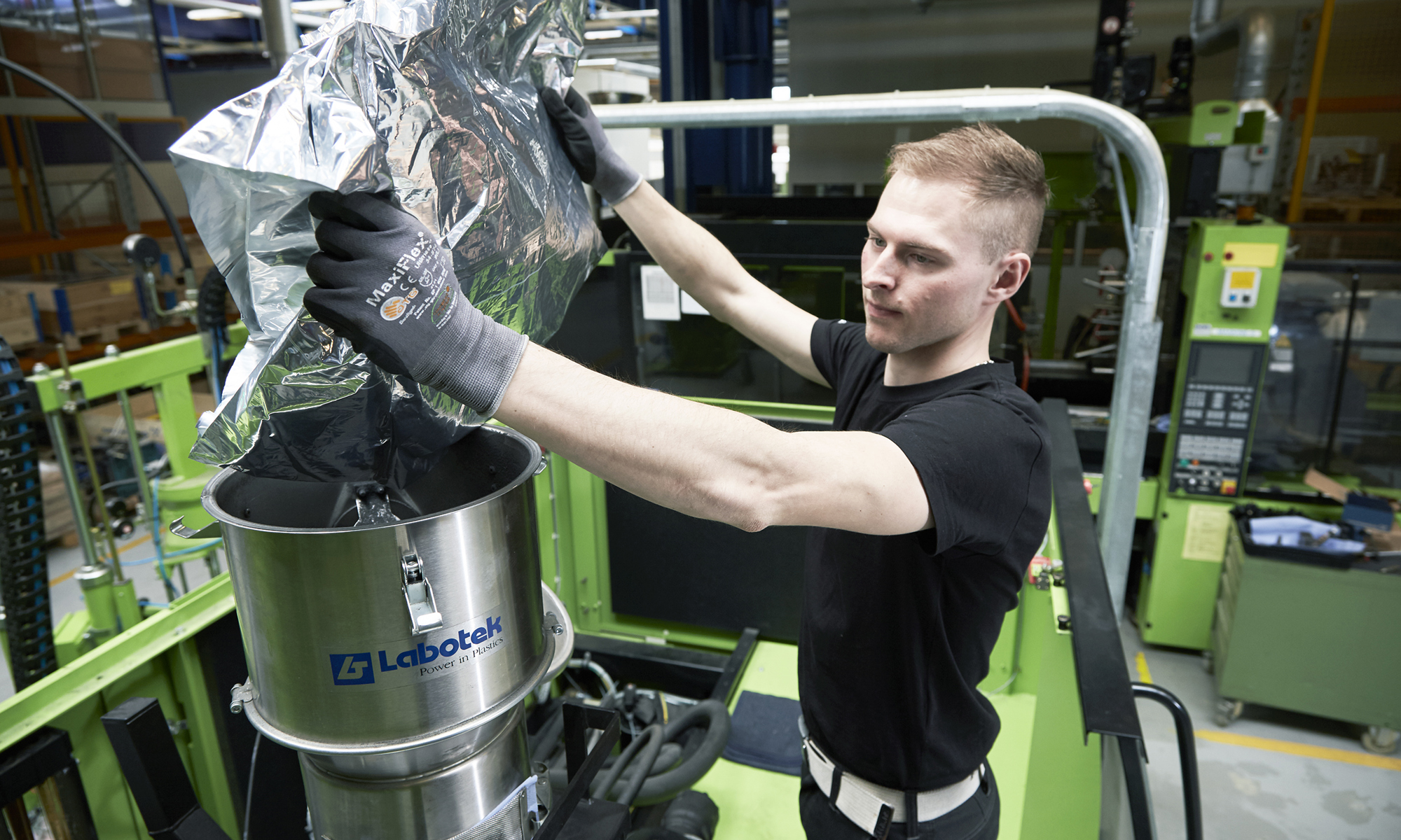Industriel produktion og plastforarbejdning med fokus på teknologi kvalitet og erhvervsuddannelse i moderne industri